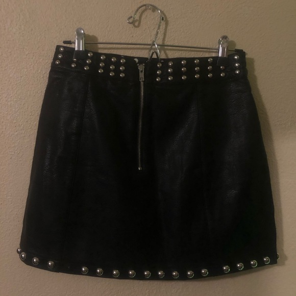 VINTAGE embroidered and studded leather skirt - Picture 2 of 4